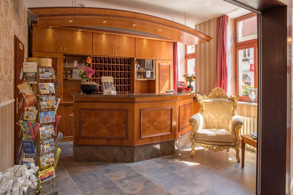 Hotel Schwarzer Adler Tangermuende Luaran gambar
