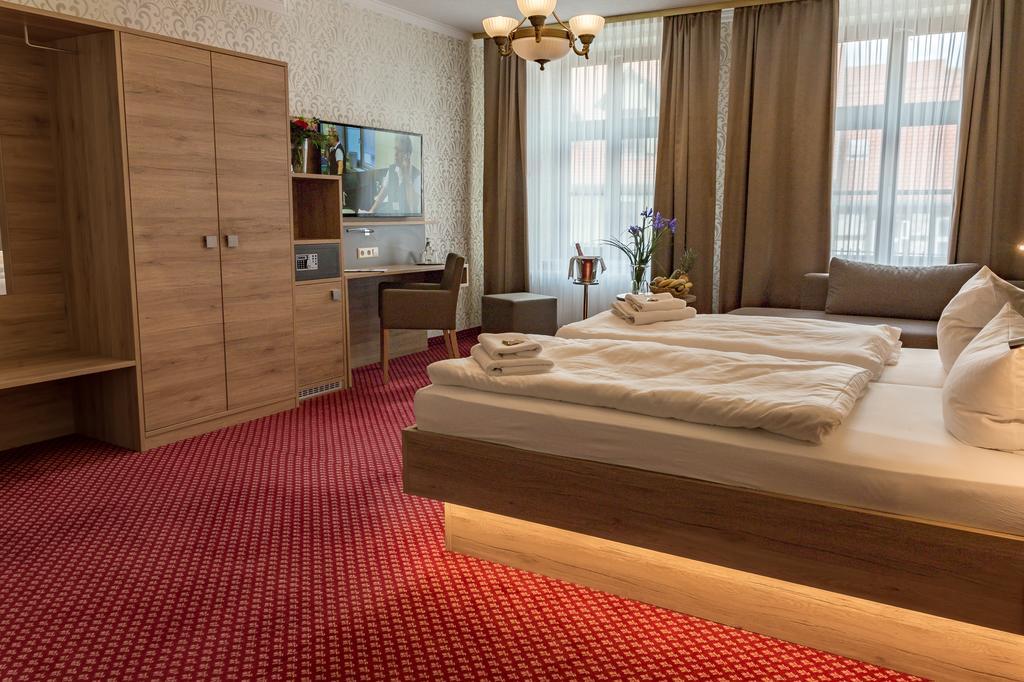 Hotel Schwarzer Adler Tangermuende Luaran gambar