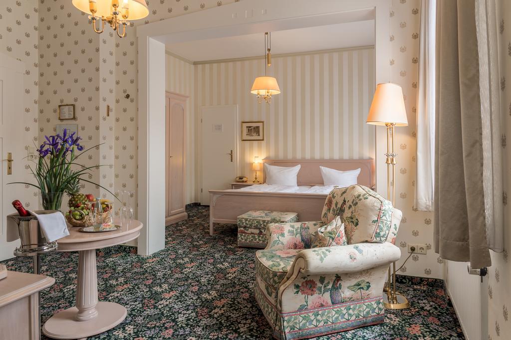 Hotel Schwarzer Adler Tangermuende Luaran gambar