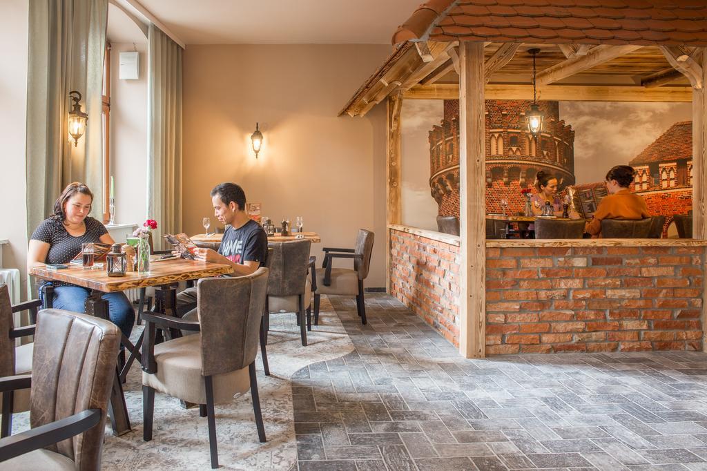 Hotel Schwarzer Adler Tangermuende Luaran gambar