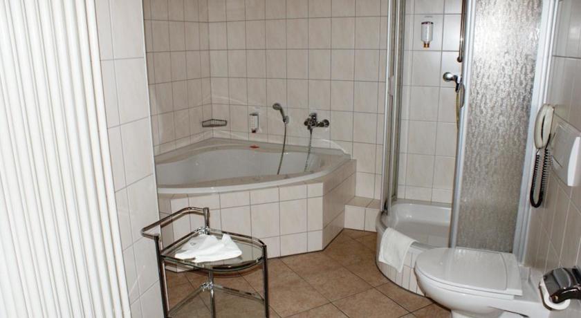 Hotel Schwarzer Adler Tangermuende Bilik gambar